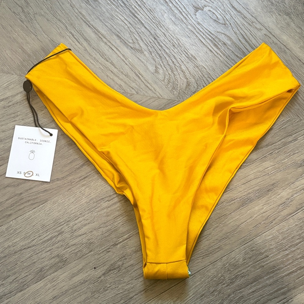 Skatie Bikini Bottom